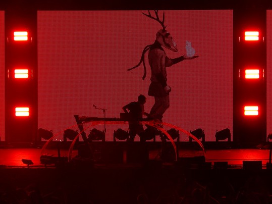 Porter Robinson performing Worlds © Mary | Flickr