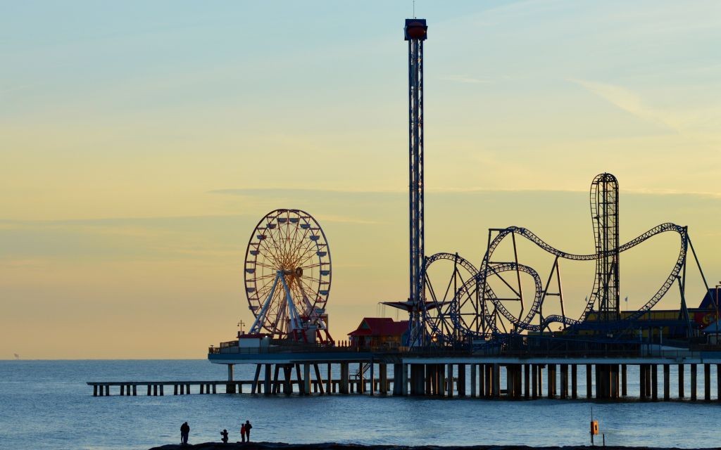 Pleasure Pier, Galveston, Texas © Angela Brackin | Dreamstime 51949773