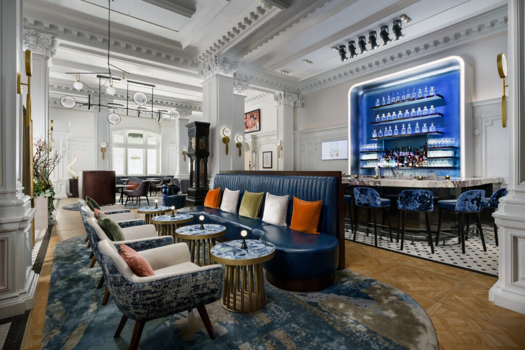 bar